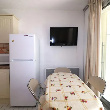 Avec Terrasse Ensoleillée, Piscines, Parking Privé, à 500m De La - Fr-1-307-133