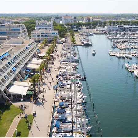 Avec Terrasse Ensoleillée, Piscines, Parking Privé, à 500m De La - Fr-1-307-133 Le Grau-du-Roi